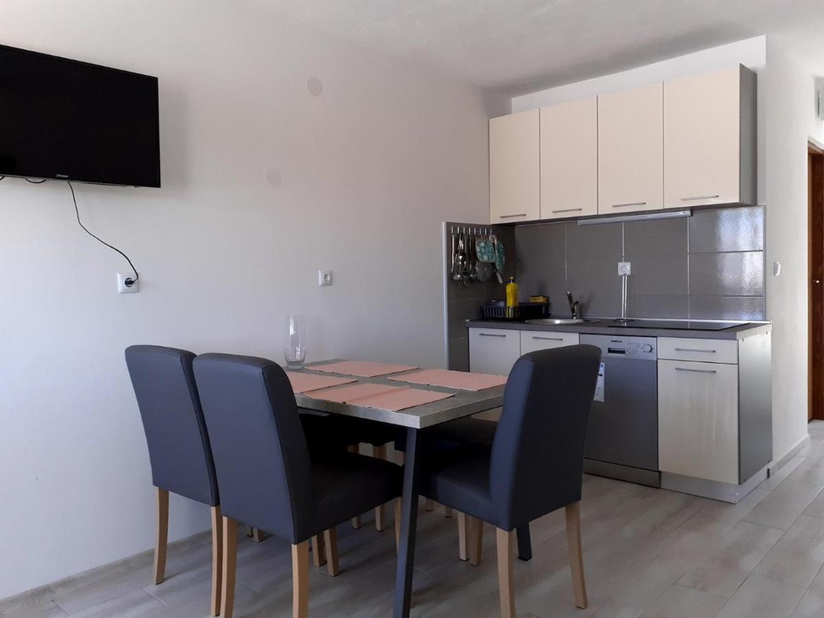 Apartmani Grumf Gornji Karin Extérieur photo