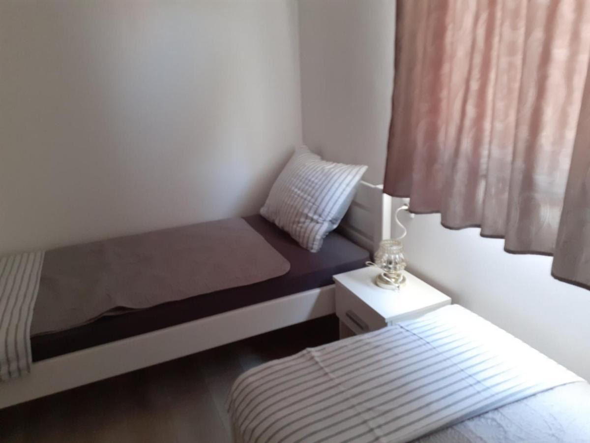 Apartmani Grumf Gornji Karin Extérieur photo